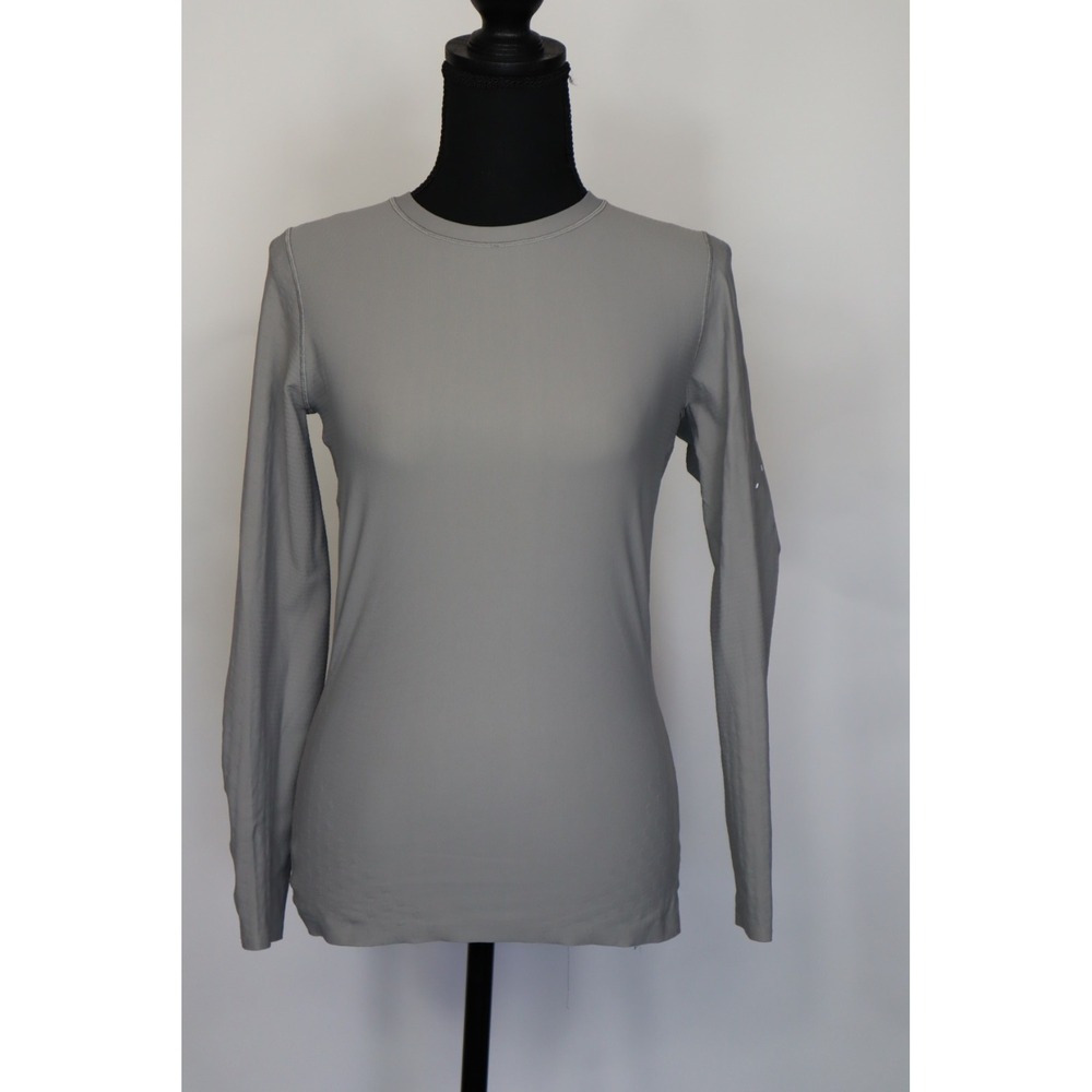 Lululemon Women's Fitted Long‎ Sleeve with Relective Details